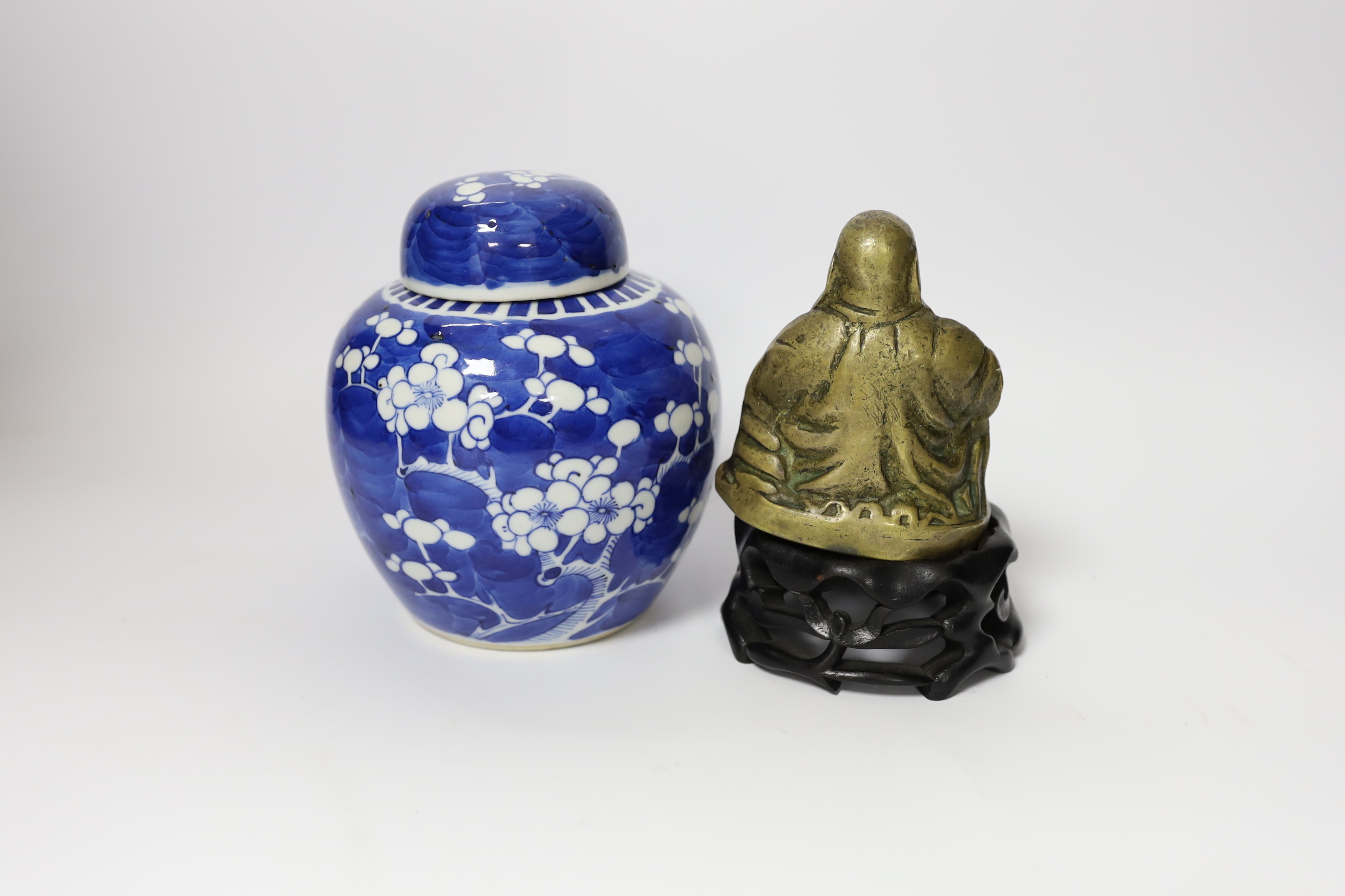 Oriental items including an 18th century Chinese Export dish, bronze buddha, ginger jar etc, largest 20cm wide (7)